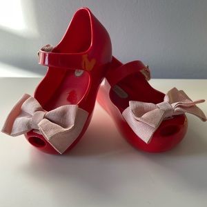 Red Mini Melissa with pink bows size 5